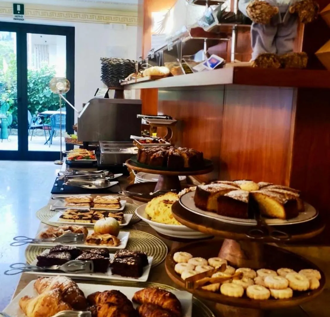 Hotel Virginia Garda  Garda (Verona)