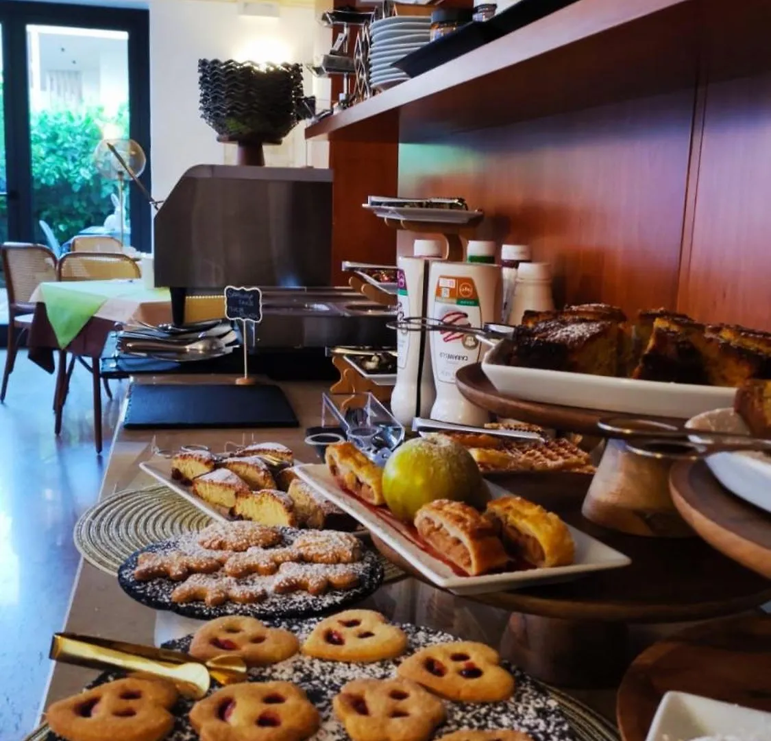 **  Hotel Virginia Garda  Italy