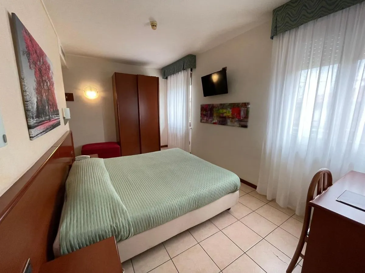 Hotel Virginia Garda