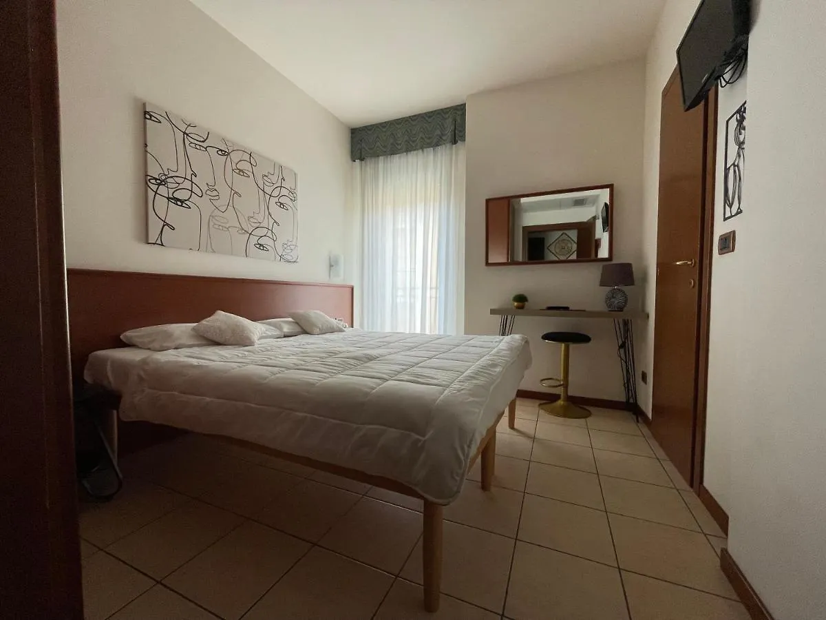 Hotel Virginia Garda  2*, Garda (Verona)