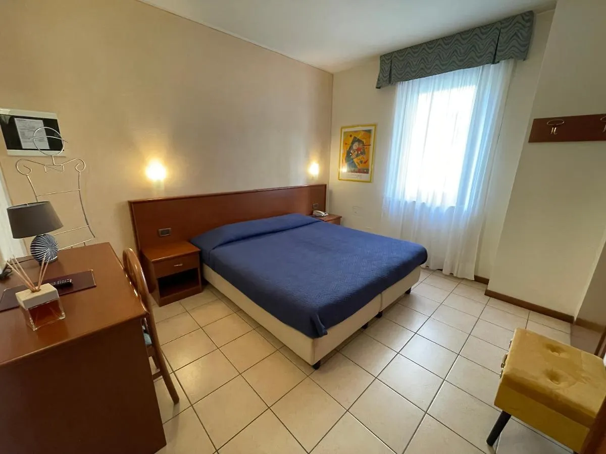 Hotel Virginia Garda