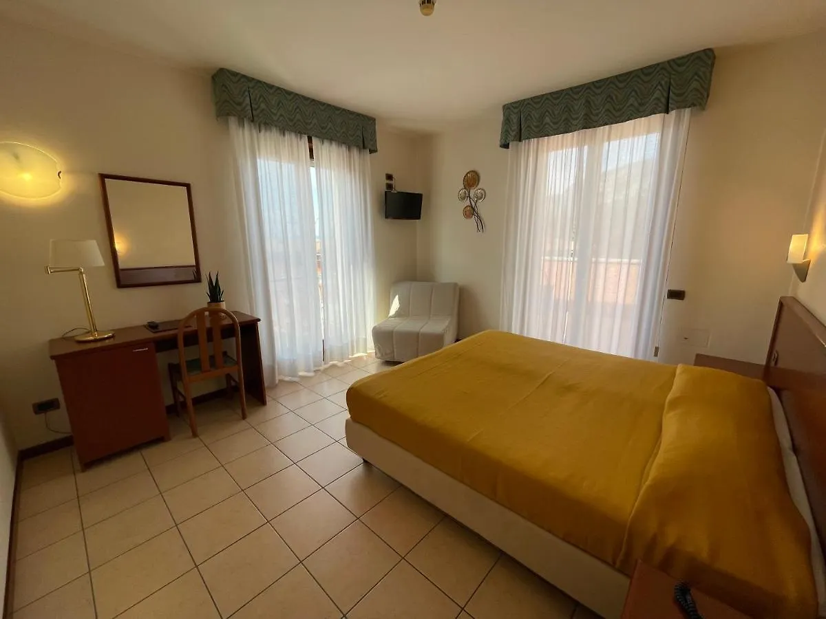 Hotel Virginia Garda