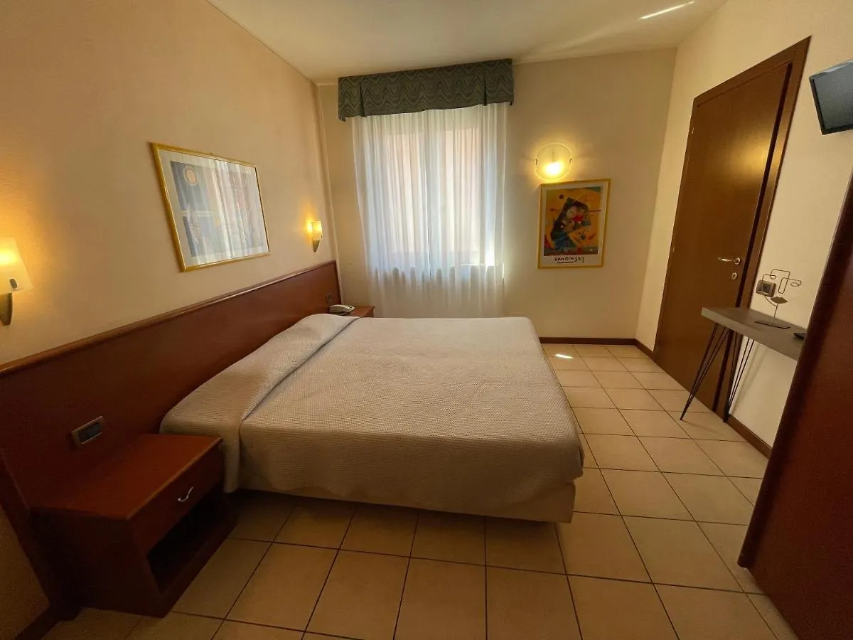 Hotel Virginia Garda