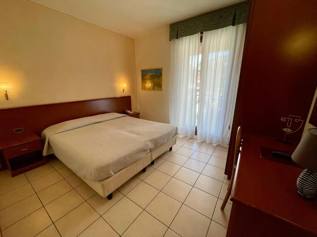 **  Hotel Virginia Garda  Italië